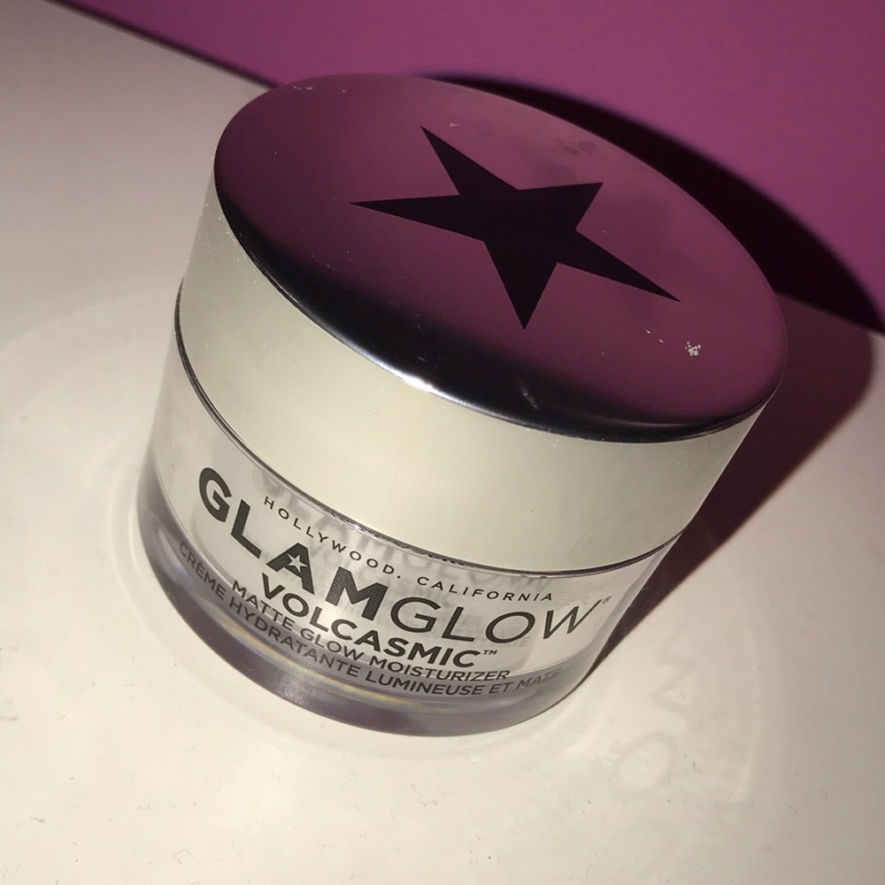 Glam glow volcasmic matte glow moisturizer